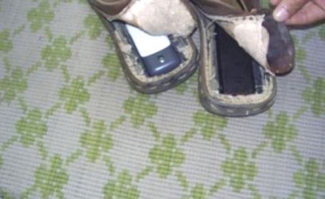 Pachet pentru un deţinut: telefoane mobile ascunse în conserve